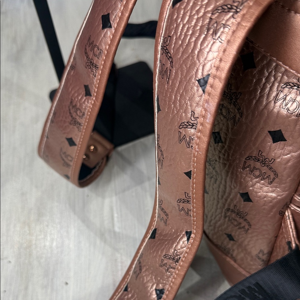 Source Unknown Visteos Metallic Rose Gold Backpac… - image 6